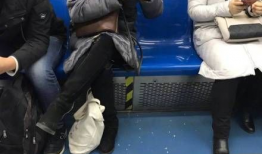 娱乐吃瓜酱坐地铁,揭秘都市生活百态