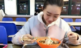 娱乐吃瓜酱不叠被子