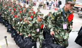 娱乐吃瓜酱当兵的气势,娱乐吃瓜酱演绎热血军旅风采